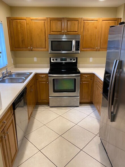Building Photo - 9419 Ivy Brook Run
