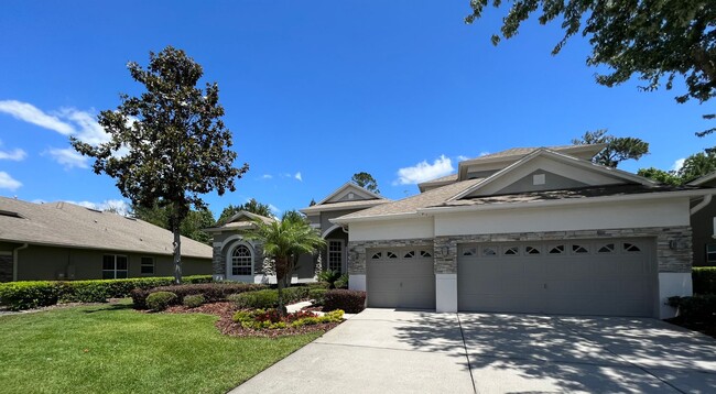 Building Photo - Beautiful 5 Bed 4 Bath Pool Home in the gu...