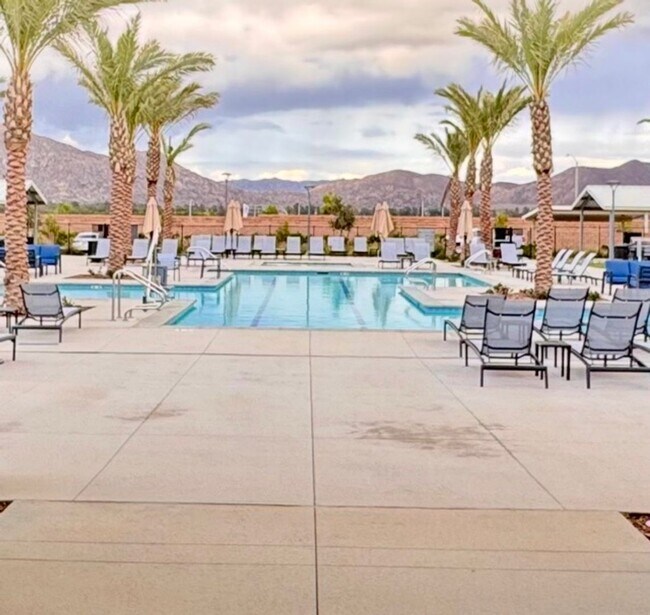 Building Photo - SOLAR INCLUDED! Stunning 3 Bedroom Home in...