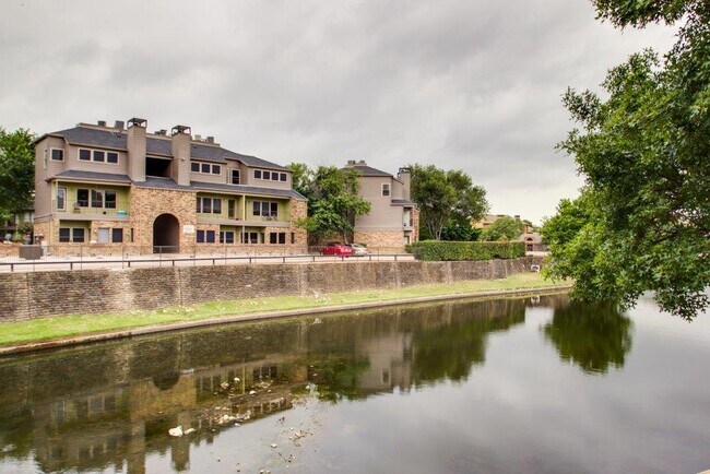 Building Photo - 5201 Thistle Dr
