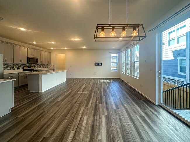 Building Photo - East Facing 3bd 2.5ba paired home in Sende...