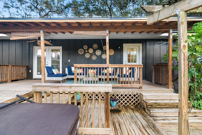 Building Photo - 5315 Shore Dr