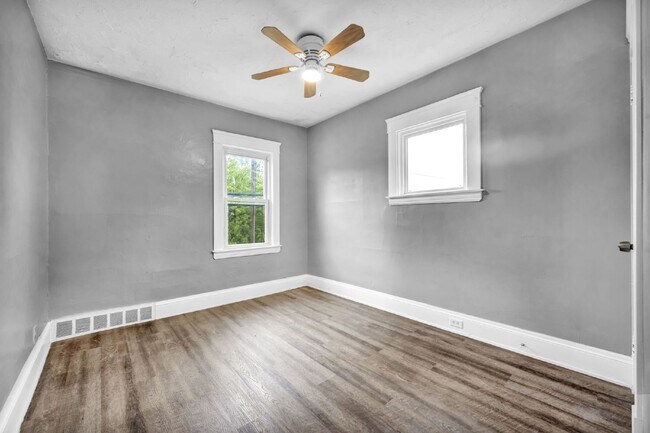 Building Photo - Newly renovated 4 bedroom HALF OFF MAY RENT