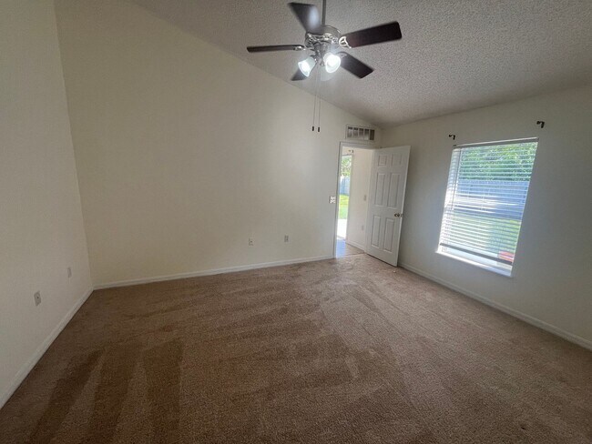 Building Photo - Beautiful Home with Spacious backyard