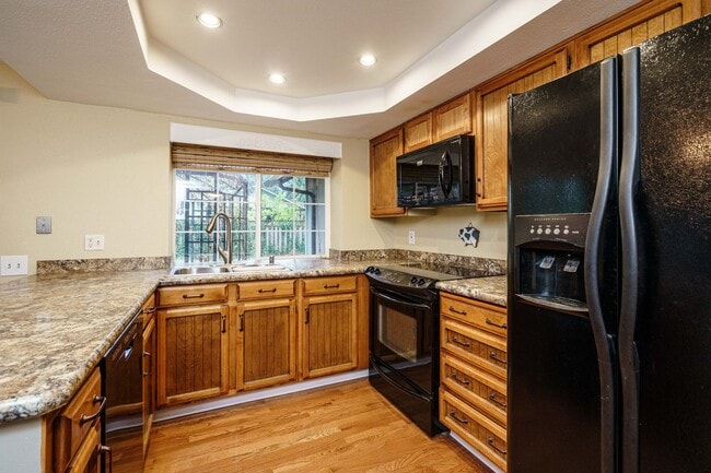 Building Photo - 3 Bedroom 2 Bath Single Level with Fence B...