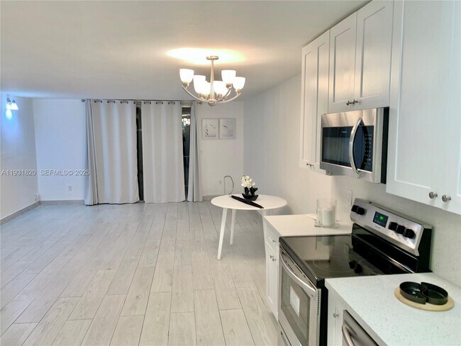 Building Photo - 1470 NE 125th Terrace