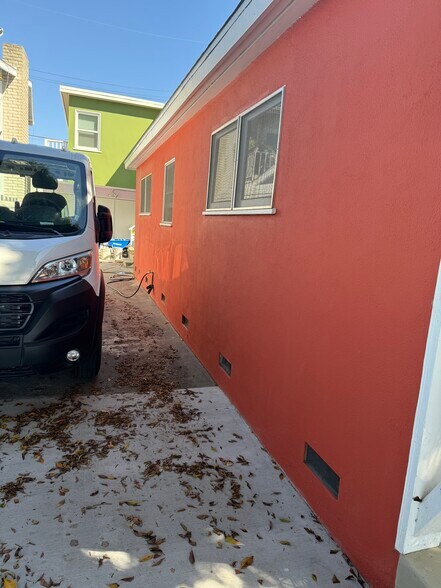 Building Photo - 105 Avenida Aragon