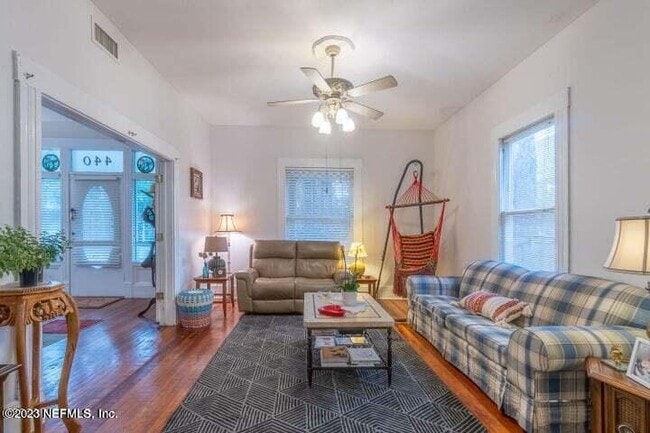 Building Photo - 440 E 6th St