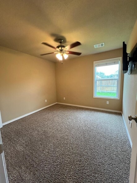 Building Photo - 3601 Davidson Dr