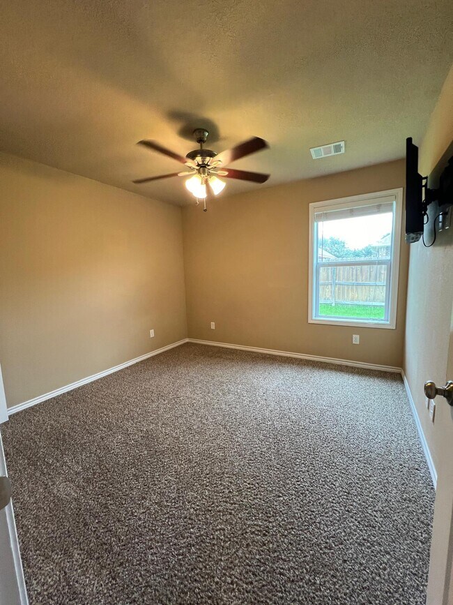 Building Photo - 3601 Davidson Dr