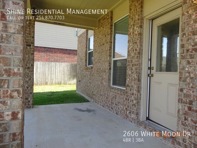Building Photo - 2606 White Moon Dr
