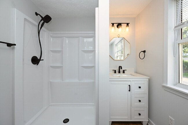 Building Photo - Updated 2BR/2BA Home | Rare Second Bath, Efficient Layout