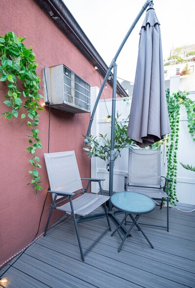 Building Photo - 328 E 74th St