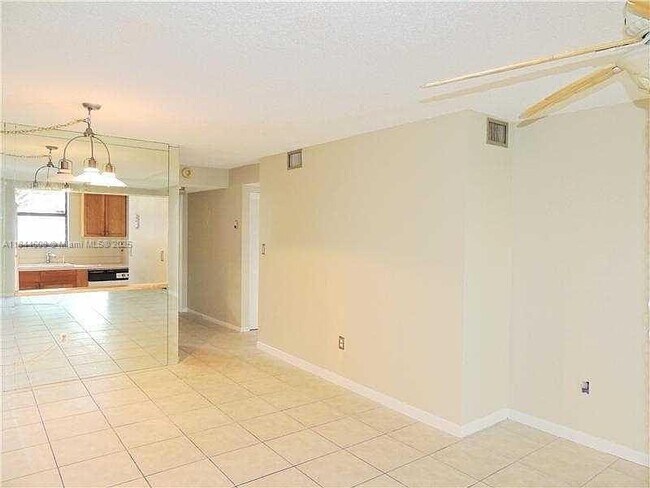 Building Photo - 6010 Shaker Wood Cir