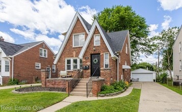 Building Photo - 122 W Houstonia Ave