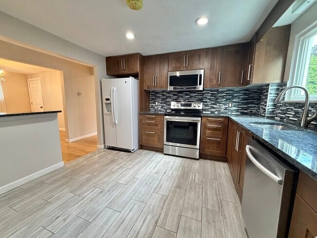 Building Photo - 39 Townly Rd