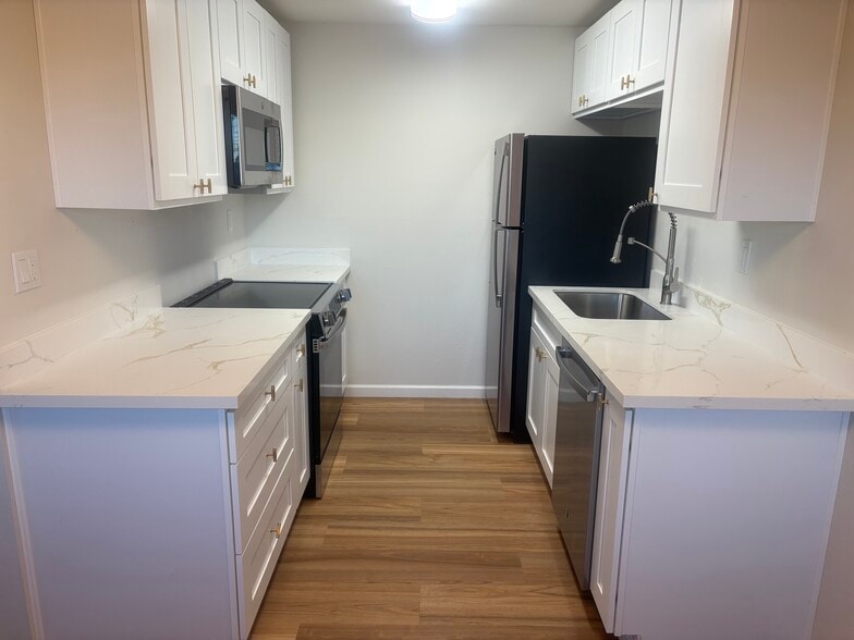 Building Photo - 7409 Hill Ave