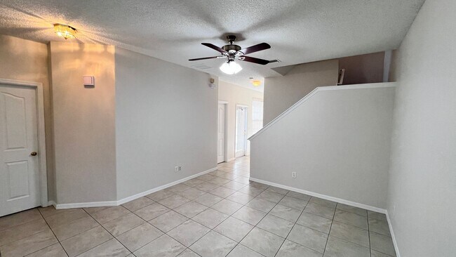 Building Photo - Upgraded Avalon Park 3 Bed/2.5 Bath Townhome!