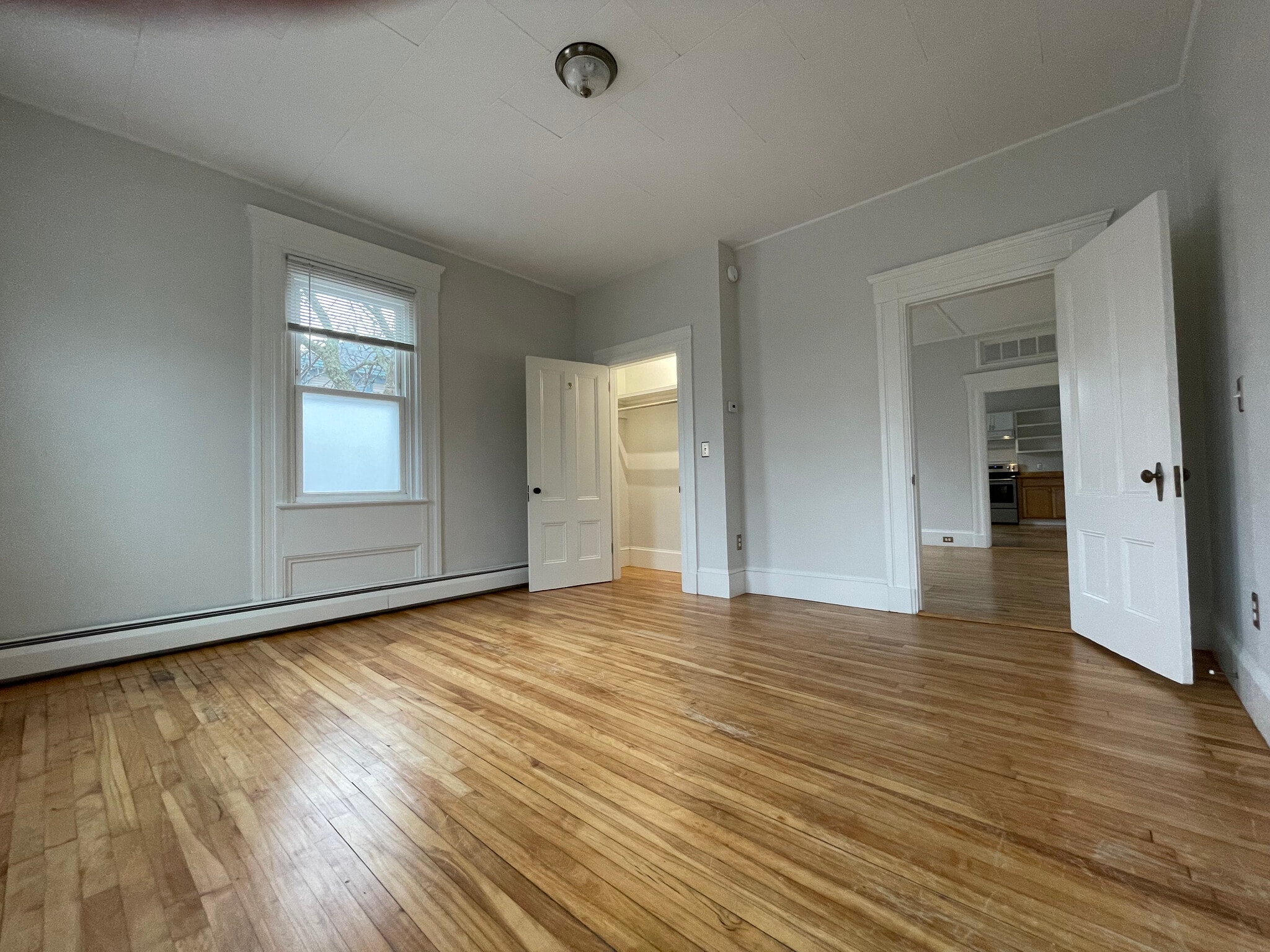 Master bedroom (w/ closet). - 18 North St