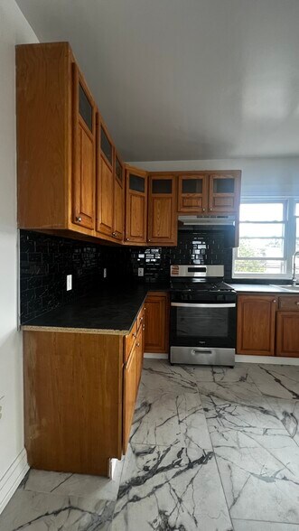 Building Photo - 1002 Chandler Ave