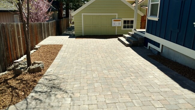 Building Photo - 830 NW Ogden Ave