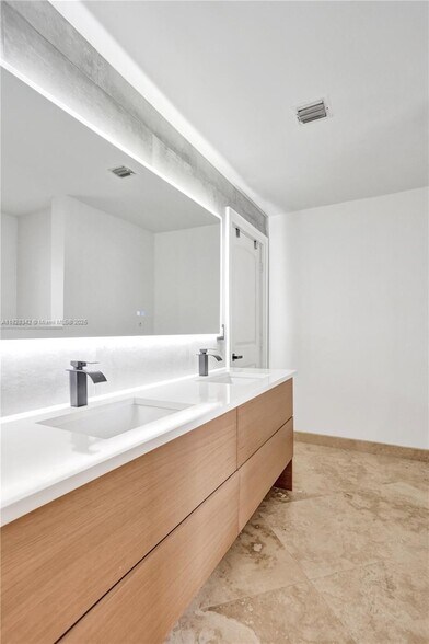 Building Photo - 5963 NW 75th Way