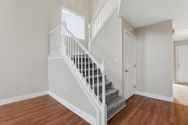 Building Photo - 35900 Abbey Dr