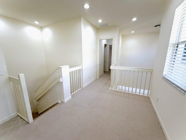 Building Photo - 685 Pacific Grove Dr