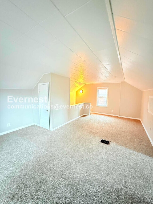 Building Photo - 11009 Roxbury St