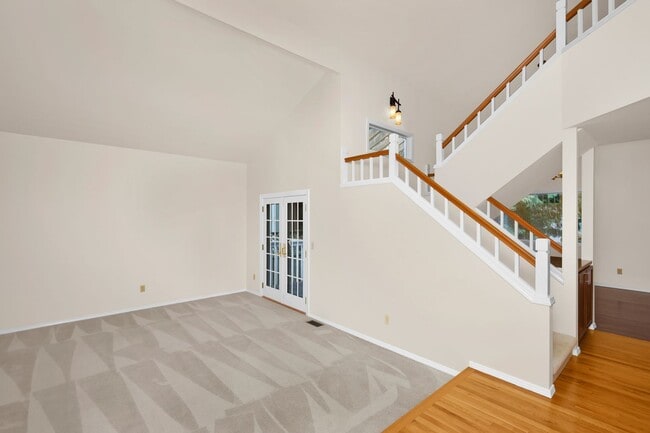 Building Photo - Light Filled 4 Bedroom 2.5 Bath Home in Sammamish