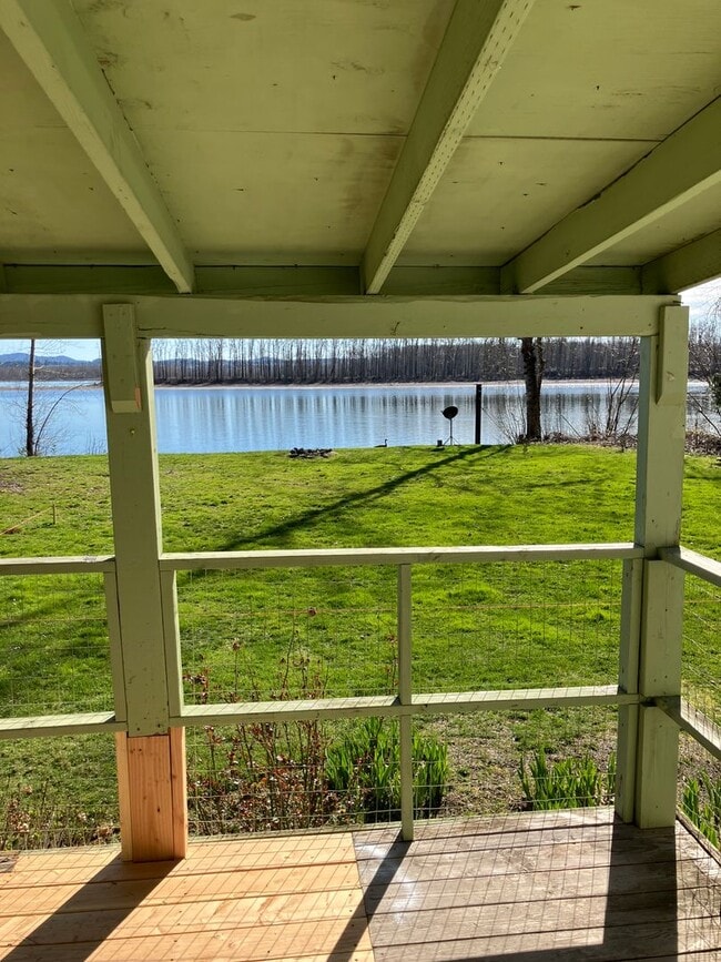 Building Photo - Manufactured Home with River Views! CAMAS SCHOOL!!