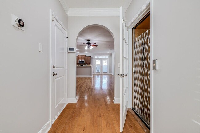 Building Photo - Spacious 4BR Townhome with Elevator in the Heart of Pooler