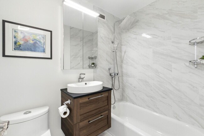 Building Photo - 1700 E 56th St