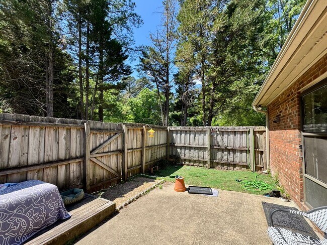 Building Photo - 119 Fidelity St