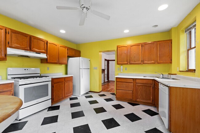 Building Photo - 3336 Ward St