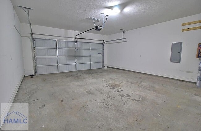 Building Photo - 220 Fairview Dr NE