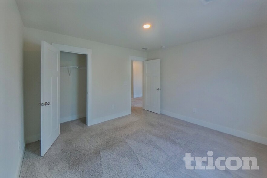 Building Photo - 308 Allenby Ln