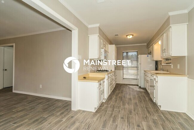 Building Photo - 3 Bedroom Pet-Friendly Home in CARROLLTON, TX with Main Street Renewal