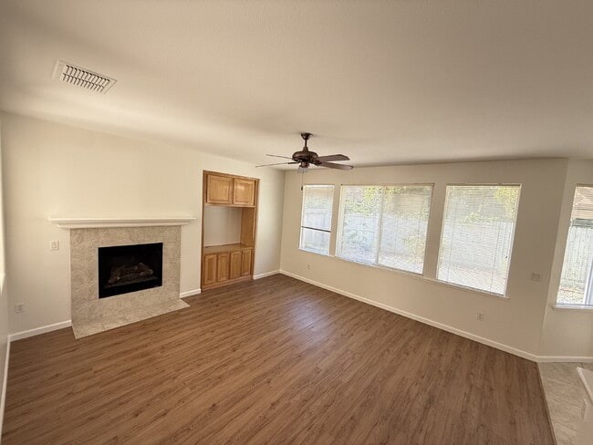 Building Photo - Stunning Spacious Single Story Home You Should Want to Call Home!