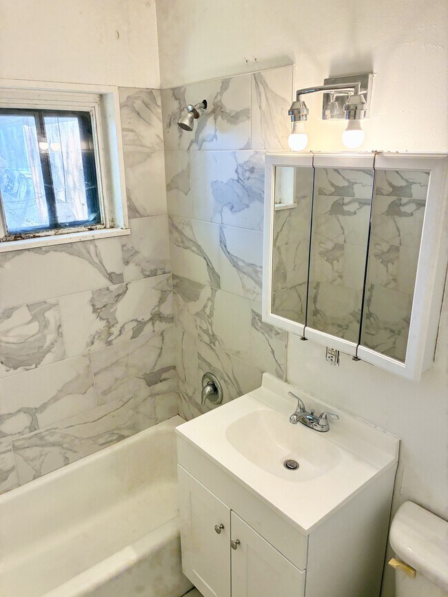 Building Photo - 631 N 120 E