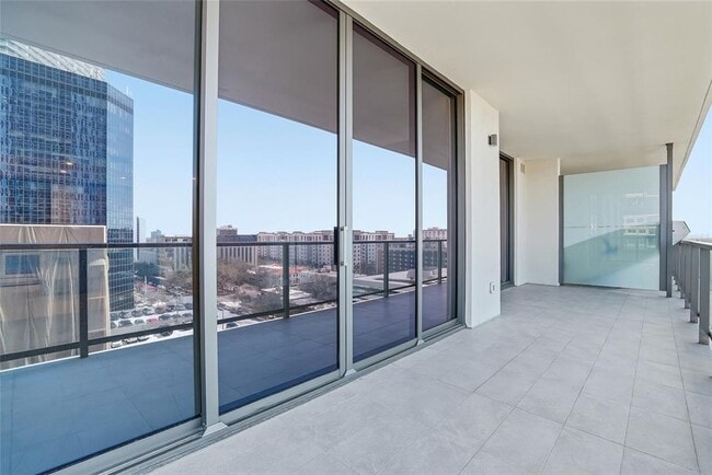 Building Photo - 275 1st Ave S