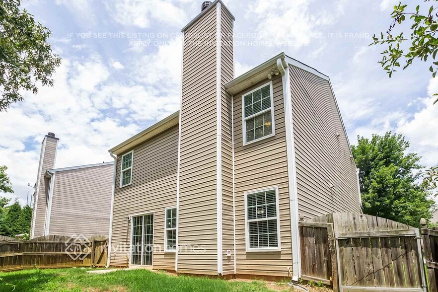 Building Photo - 2650 Mayfair Dr