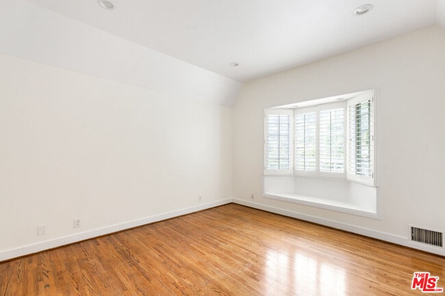 Building Photo - 2127 Benecia Ave