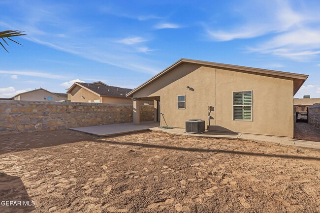 Building Photo - 14350 S Cave Ave