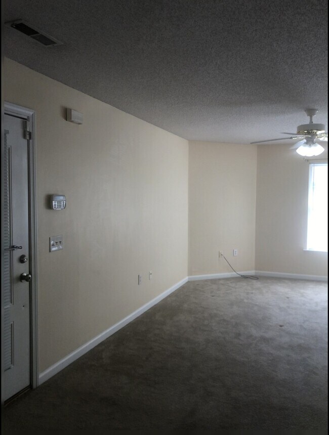 Building Photo - 2407 James St