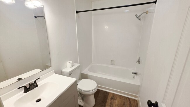Building Photo - Remodeled Dupllex