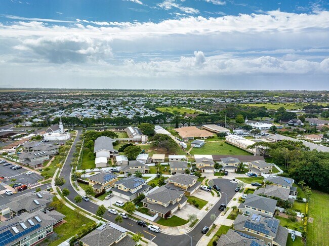 Building Photo - Welcome to this bright and inviting 3 bedroom