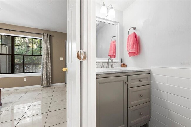 Building Photo - Cresap Arms #430 - Pet-Friendly!