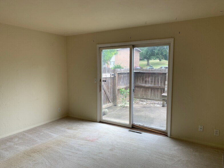 Building Photo - 219 Eisenhower Dr