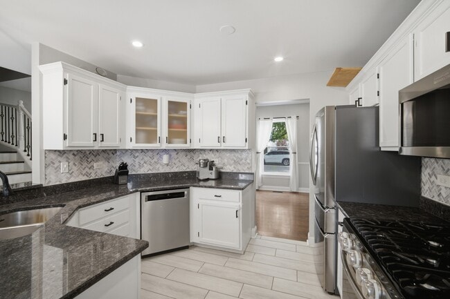 Building Photo - 843 Newbury Ct